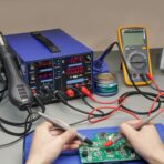 Estación de Soldadura y Aire Caliente YIHUA 853D 2A USB 3-en-1 – Fuente DC - Imagen 2